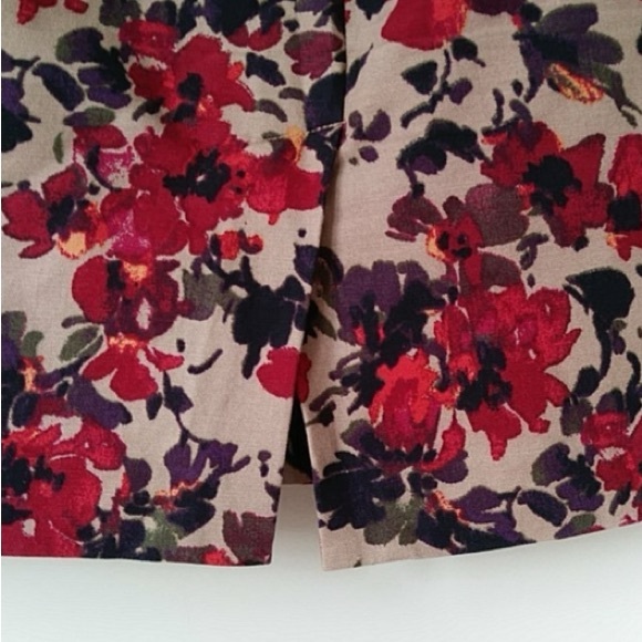 NWT Talbots Petite Pencil Skirt, Khaki Tan, Red & Purple Floral Print, size 6P - Picture 2 of 8